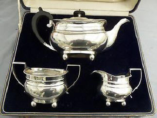 ANTIQUE CASED BACHELORS SILVER TEA SET . GOLDSMITHS COMPANY